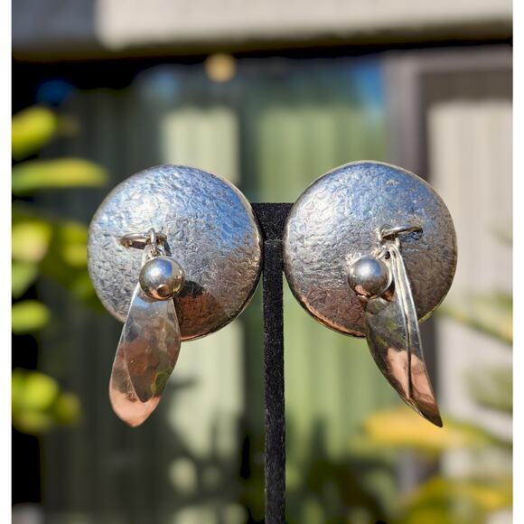 Susan Cummings Jewelry - Vtg Susan Cummings Earrings Hammered Sterling Silver Dreamcatcher Feather Clips